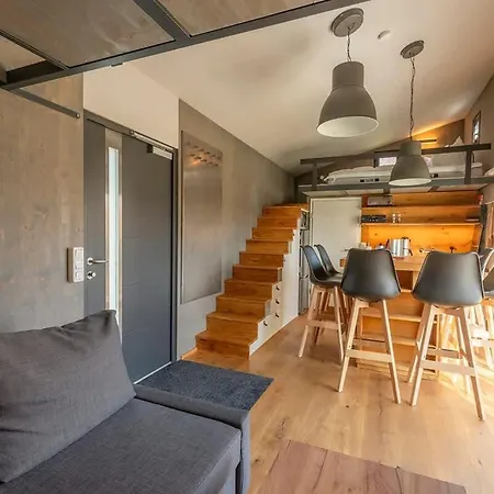 Tinyhousebeidresden Mit Fasssauna Zwischen Den Teichen Und Auf Der Pferdekoppel Kaminofen Terrasse Klimaanlage Vakantiehuis *