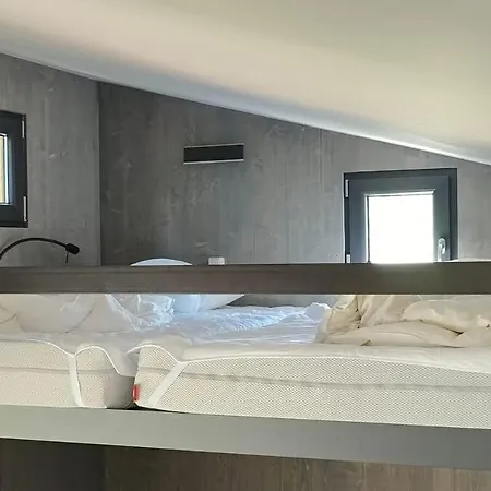 Vakantiehuis Tinyhousebeidresden Mit Fasssauna Zwischen Den Teichen Und Auf Der Pferdekoppel Kaminofen Terrasse Klimaanlage *