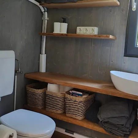 Tinyhousebeidresden Mit Fasssauna Zwischen Den Teichen Und Auf Der Pferdekoppel Kaminofen Terrasse Klimaanlage * Lauterbach (Rugen)