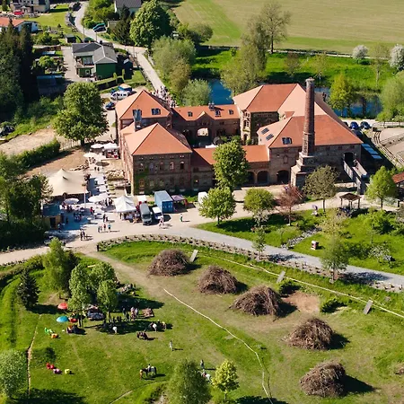 Tinyhousebeidresden Mit Fasssauna Zwischen Den Teichen Und Auf Der Pferdekoppel Kaminofen Terrasse Klimaanlage Grossharthau