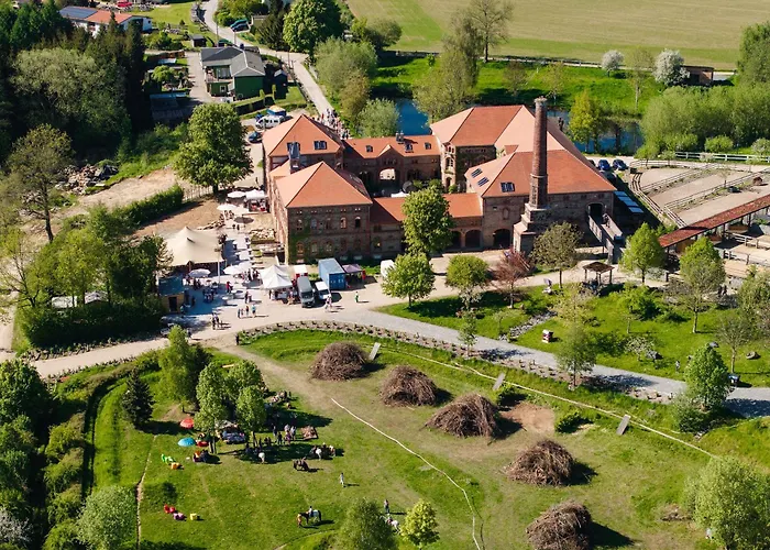 Tinyhousebeidresden Mit Fasssauna Zwischen Den Teichen Und Auf Der Pferdekoppel Kaminofen Terrasse Klimaanlage Grossharthau